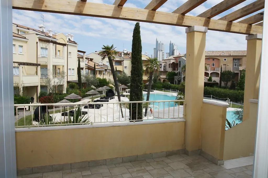Residence Mediterranee Family Apartments 리도 디 예솔로 0*,